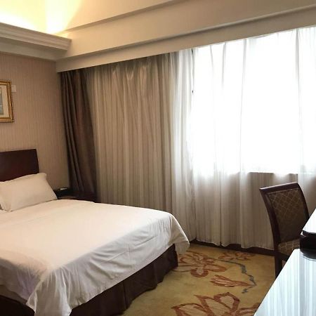Vienna Hotel Shenzhen Yinhu Bus Station Exterior photo