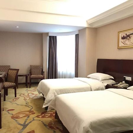 Vienna Hotel Shenzhen Yinhu Bus Station Exterior photo