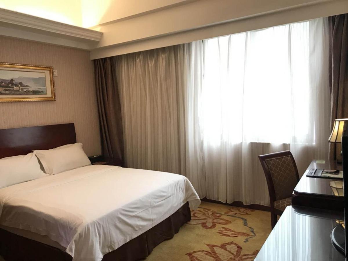 Vienna Hotel Shenzhen Yinhu Bus Station Exterior photo